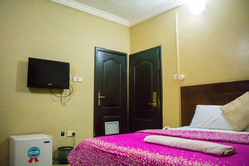 Golden Destiny Hotel Limited 10/100