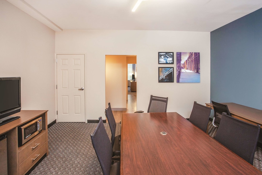 La Quinta Inn Suites By Wyndham Chicago Downtown 30/45