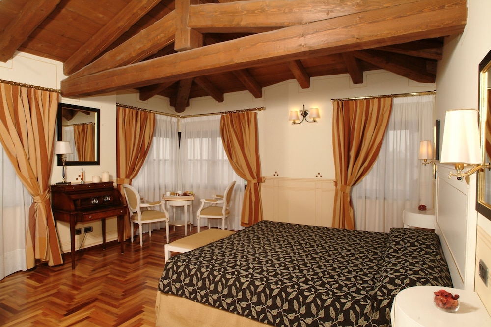 Villa Policreti Hotel 34/50