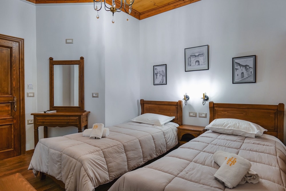 Bineri Hotel Gjirakastra 12/52