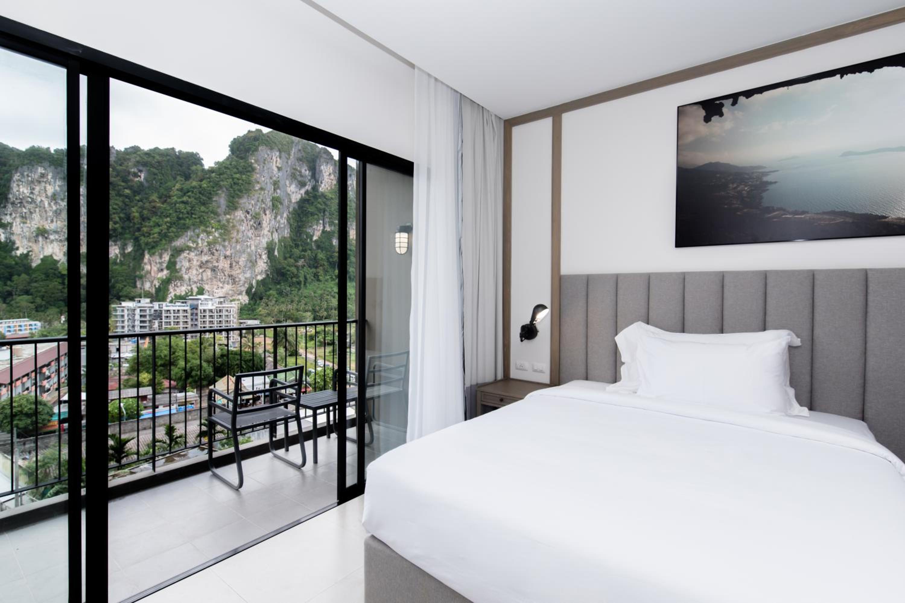 Deluxe, Double or Twin Bed, Cliff View