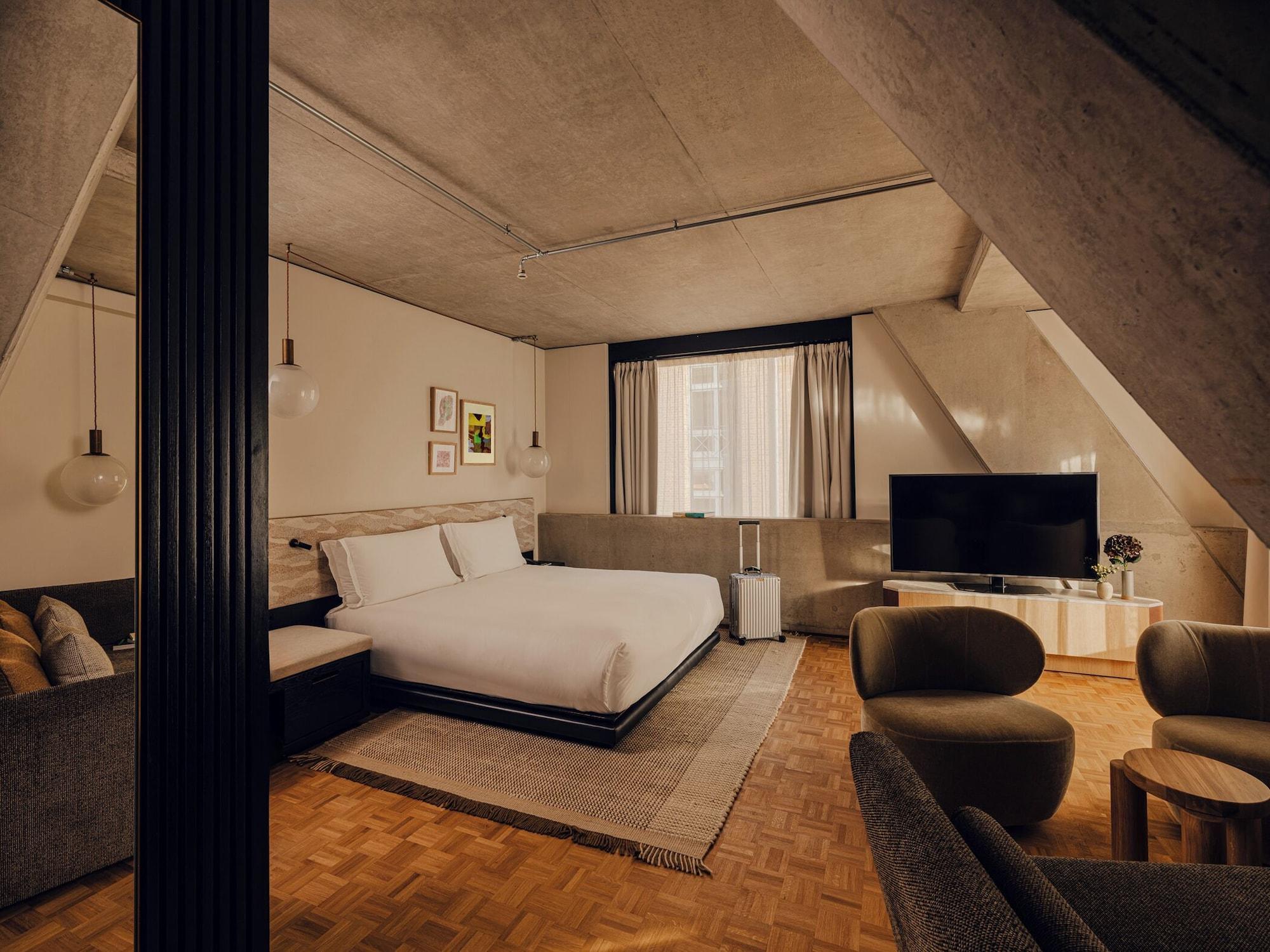 East End Balcony Suite