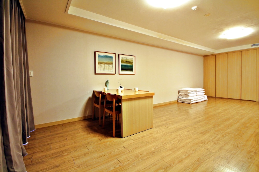 Luceville Resort 56/76