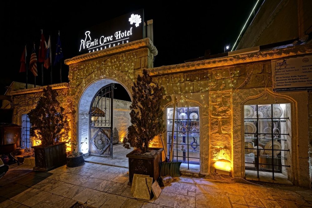 Sakura Cave Hotel 25/50