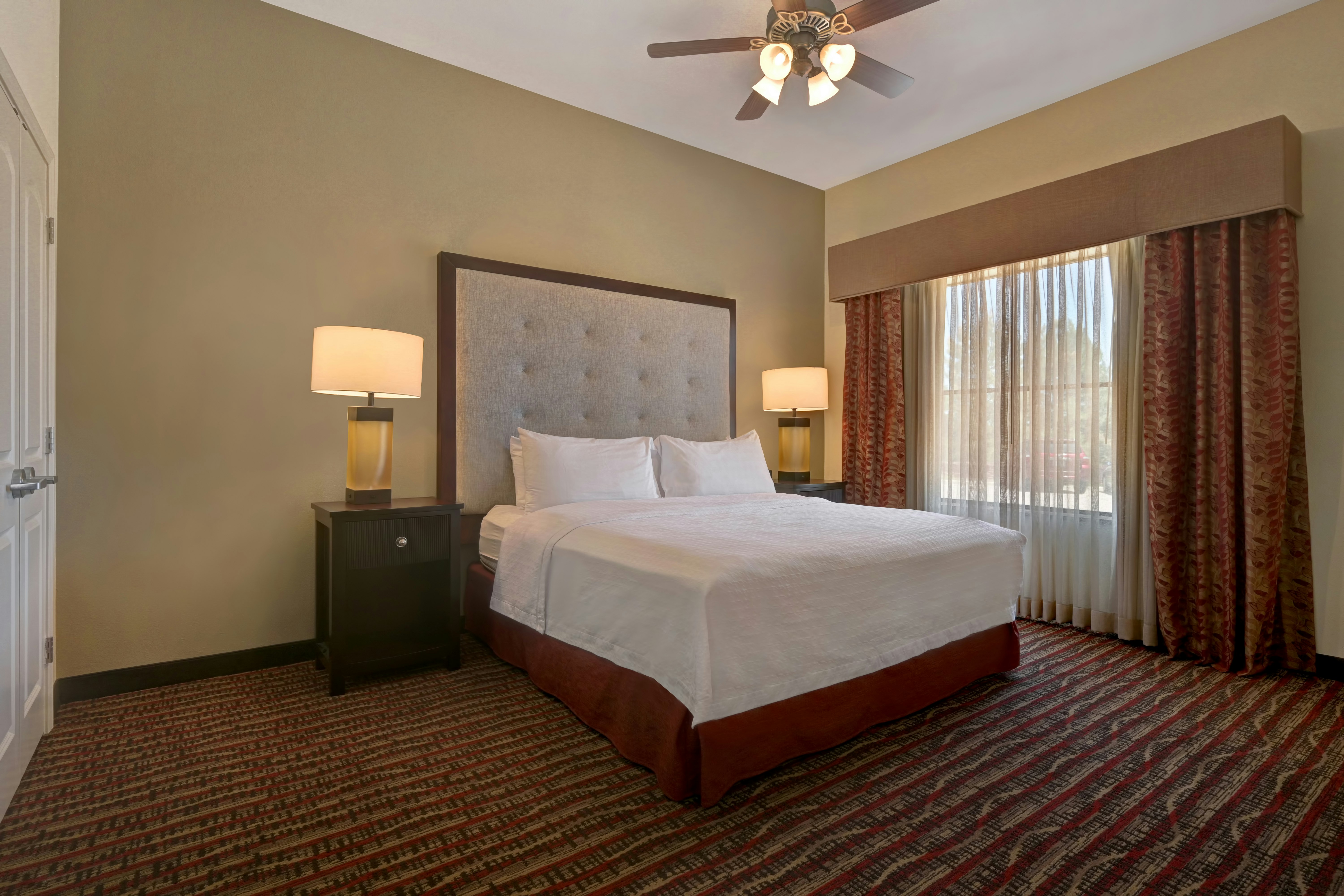 Studio, King Bed, Accessible