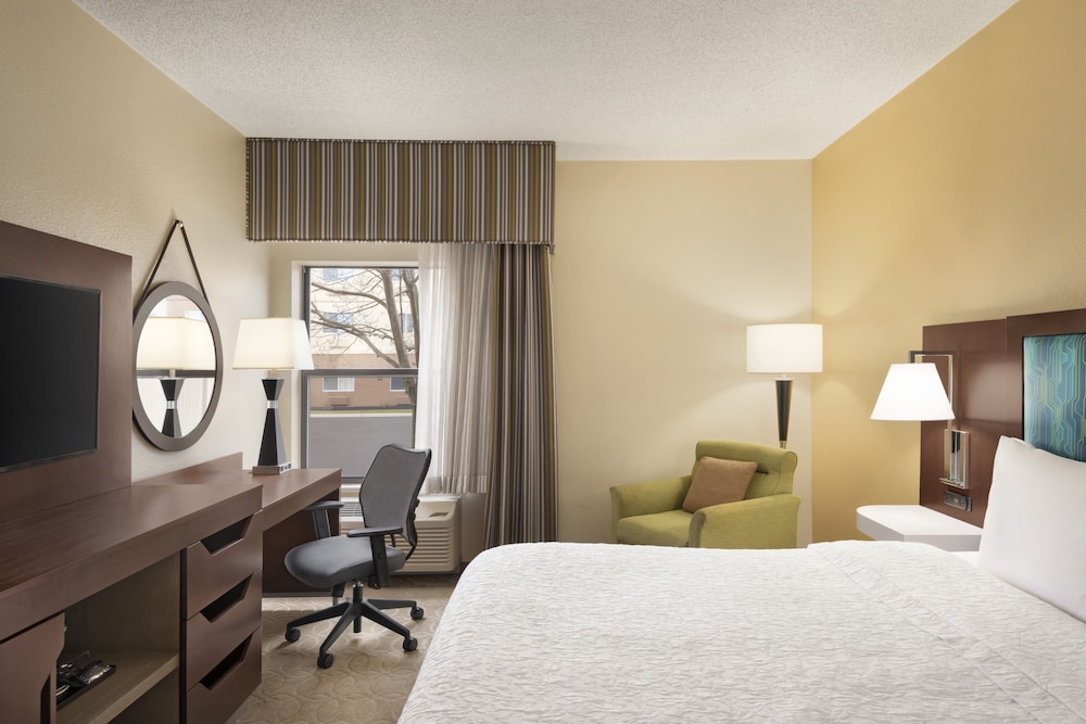 Hampton Inn Youngstown Boardman 8/33