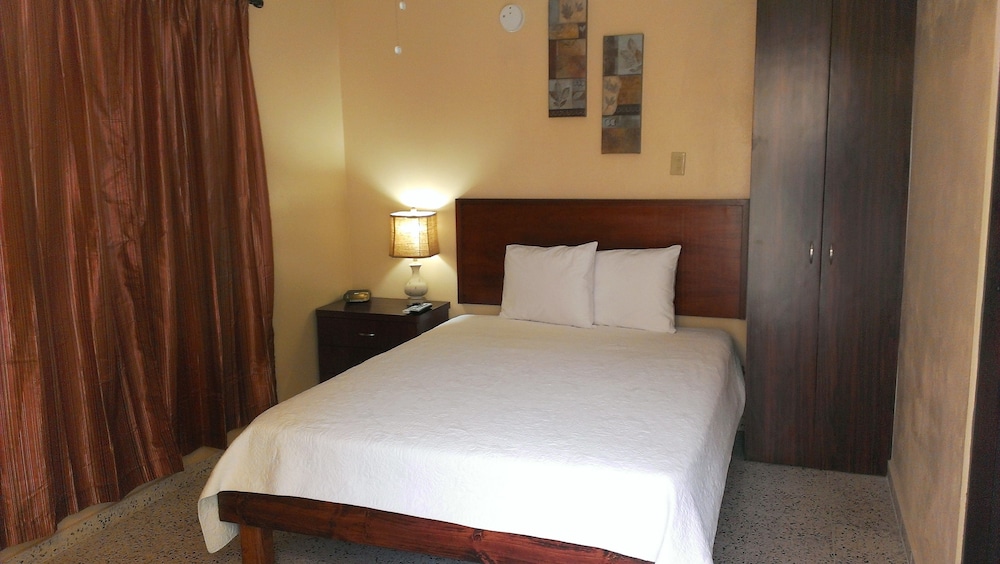 Combate Beach Resort Ex Parador 8/50