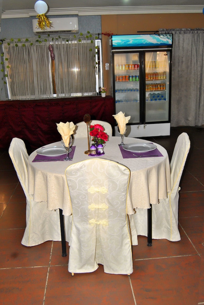 Riviera Hotel Benin 38/42
