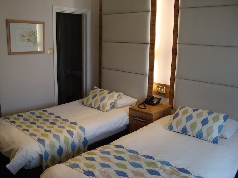 Royal Eagle Hotel 24/66