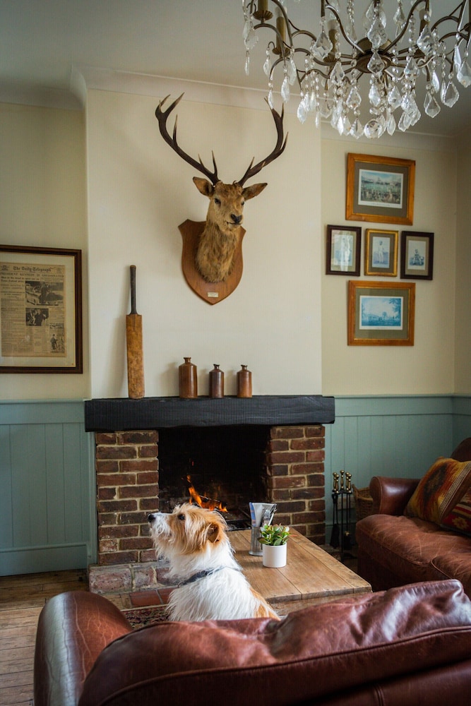 The Cricketers Inn 31/42