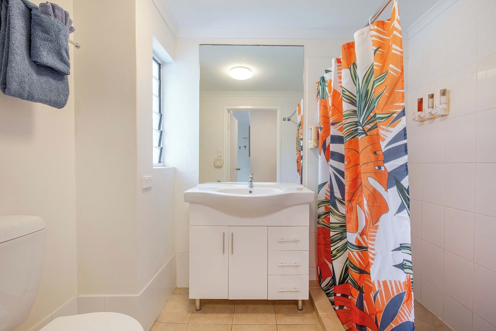 PORT DOUGLAS MOTEL 72/73