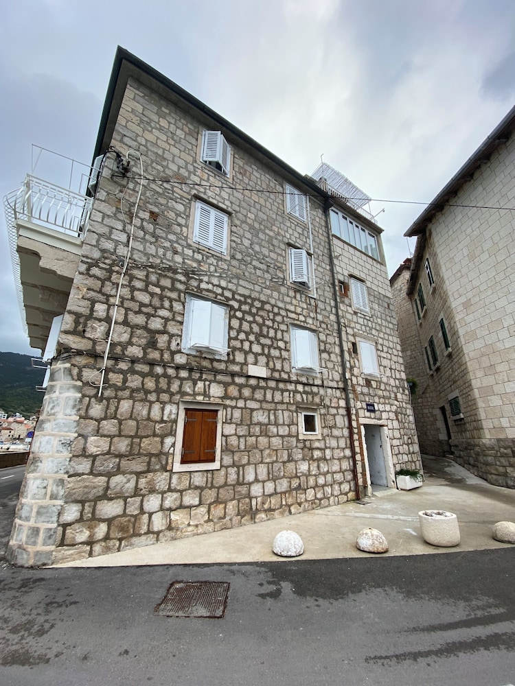 Mira Seafront Guesthouse 2/46