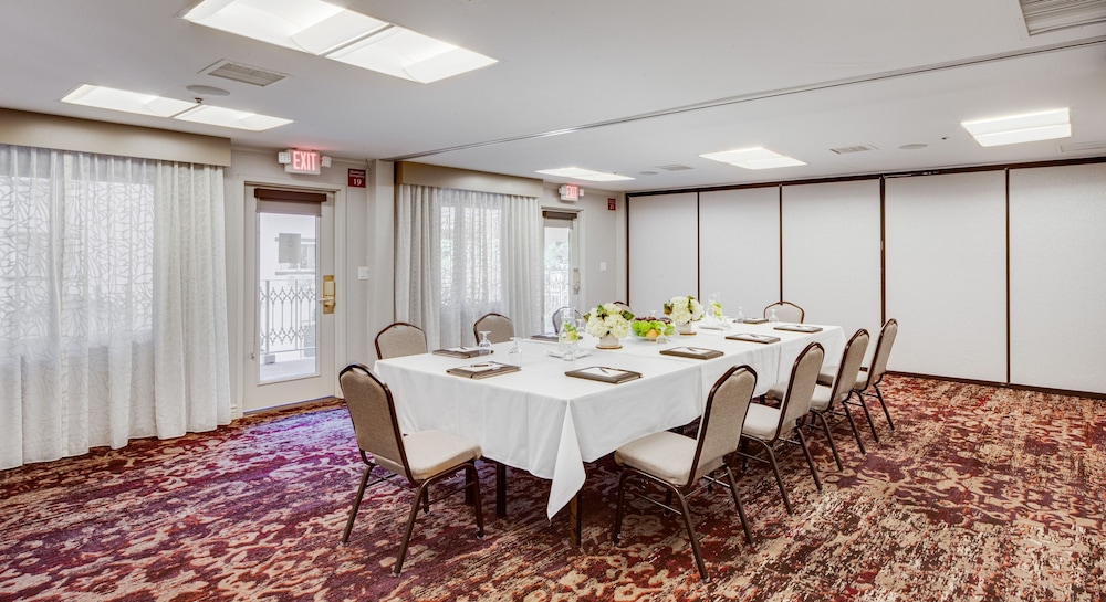Ayres Hotel Suites Costa Mesa Newport Beach 40/50
