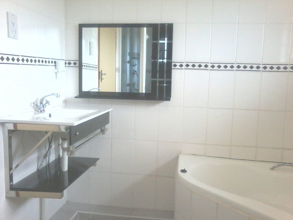 Sharon Avenue Guesthouse 16/17