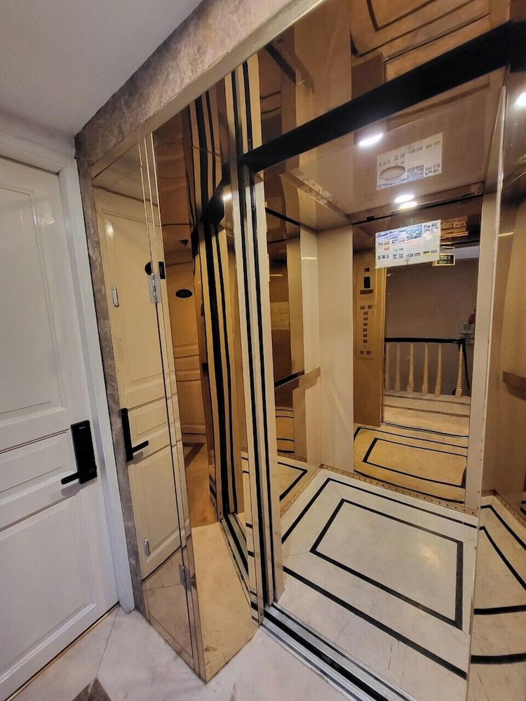 Saigon By Night Luxury Hotel 35/68