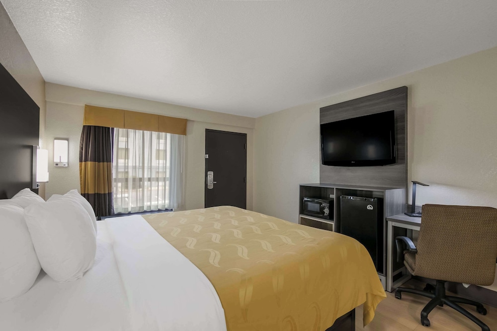 غرفة قياسية بسرير كينج، Quality Inn Commerce at I-85 4/10