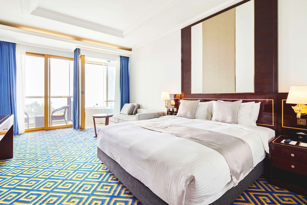 Goldone Hotel And Suites 18/72