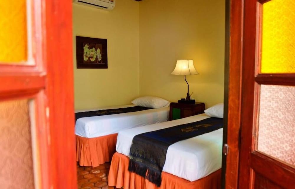 Golden Triangle Palace 24/60