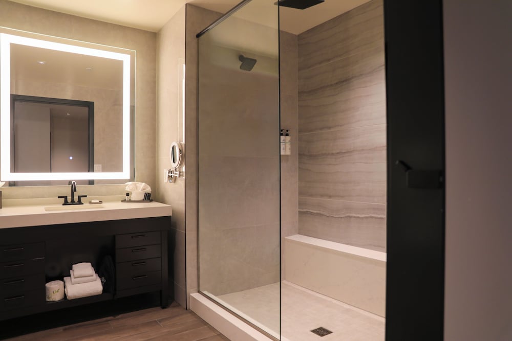 The Hotel at Black Oak Casino Resort 27/29
