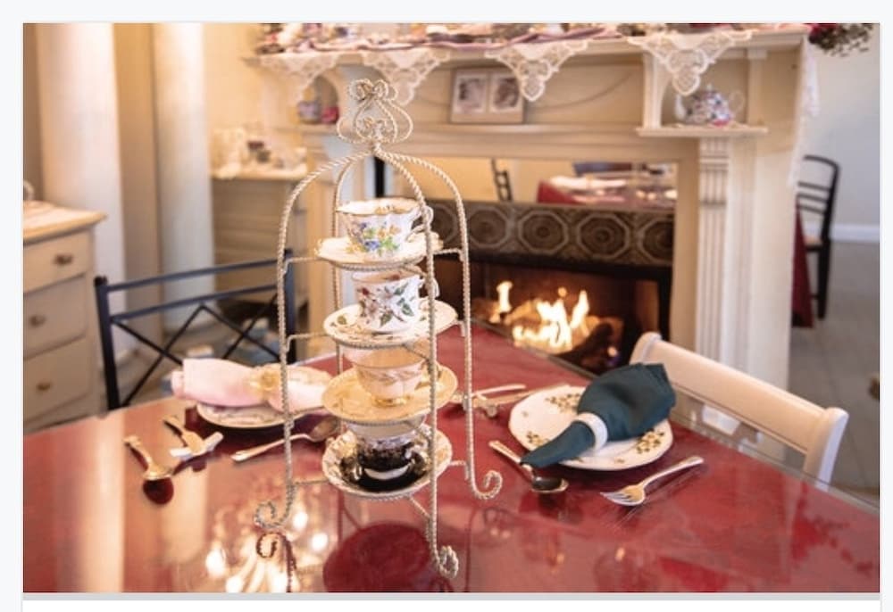Mathis House, A Victorian Bed & Breakfast and Tea Room at 600 Main 36/50
