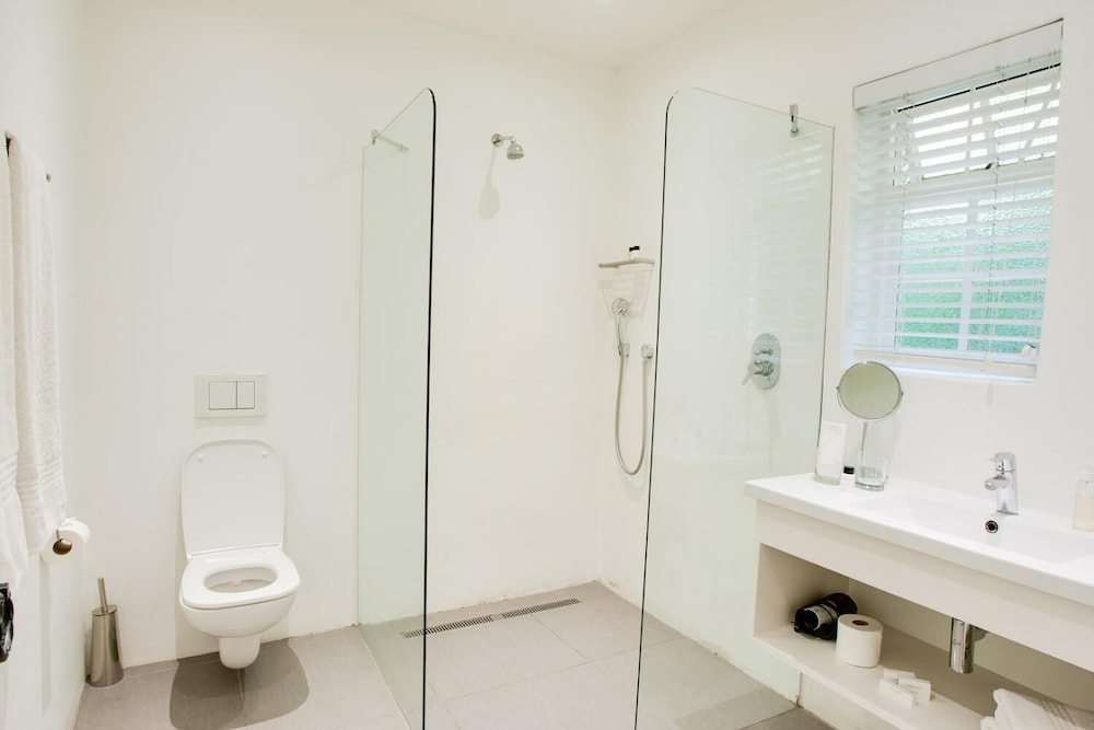 Albourne Guesthouse 44/48