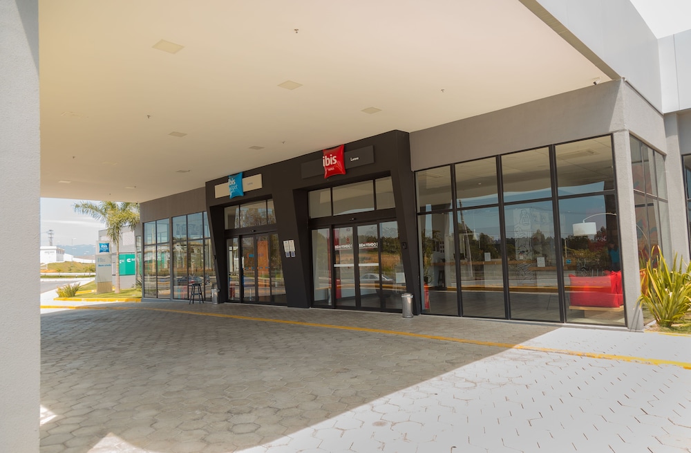 Ibis Lorena 57/61