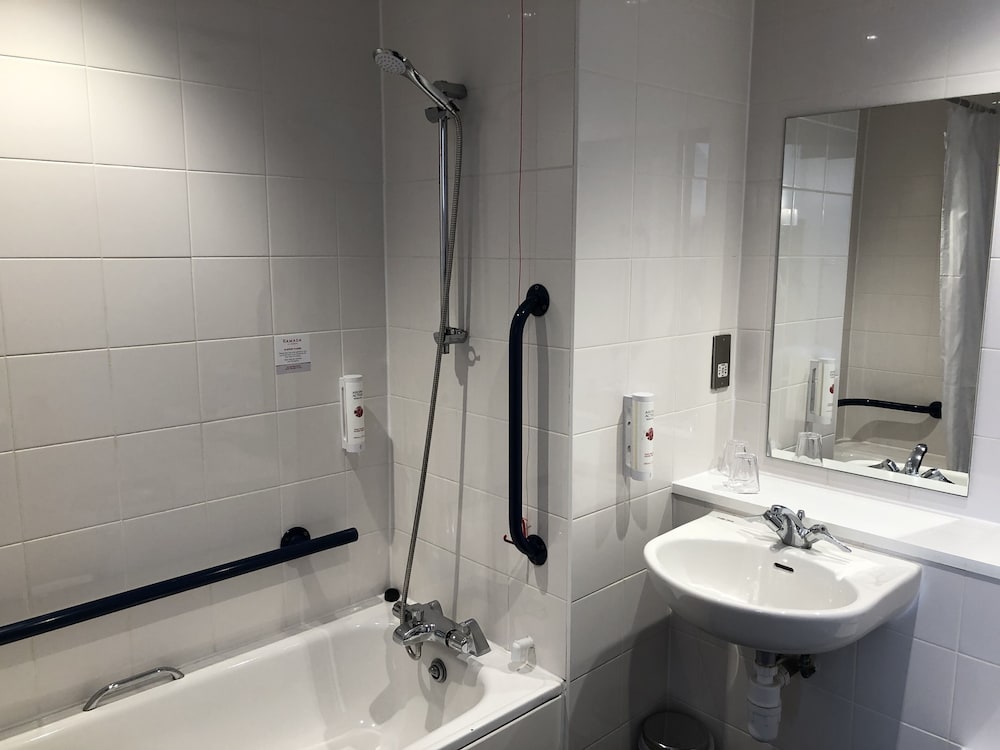 Ramada by Wyndham Milton Keynes 11/47