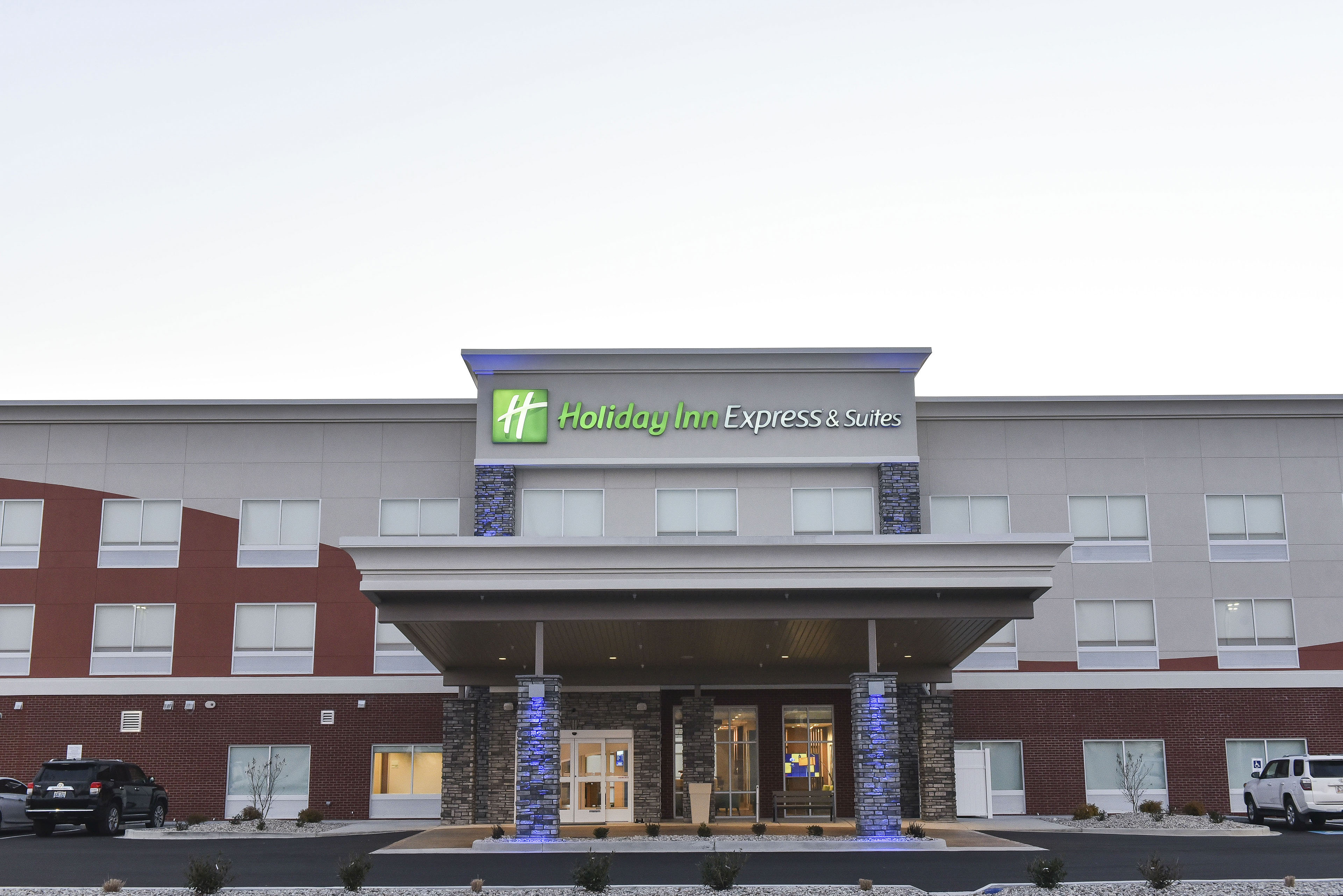 Holiday Inn Express Suites Madisonville 2/30