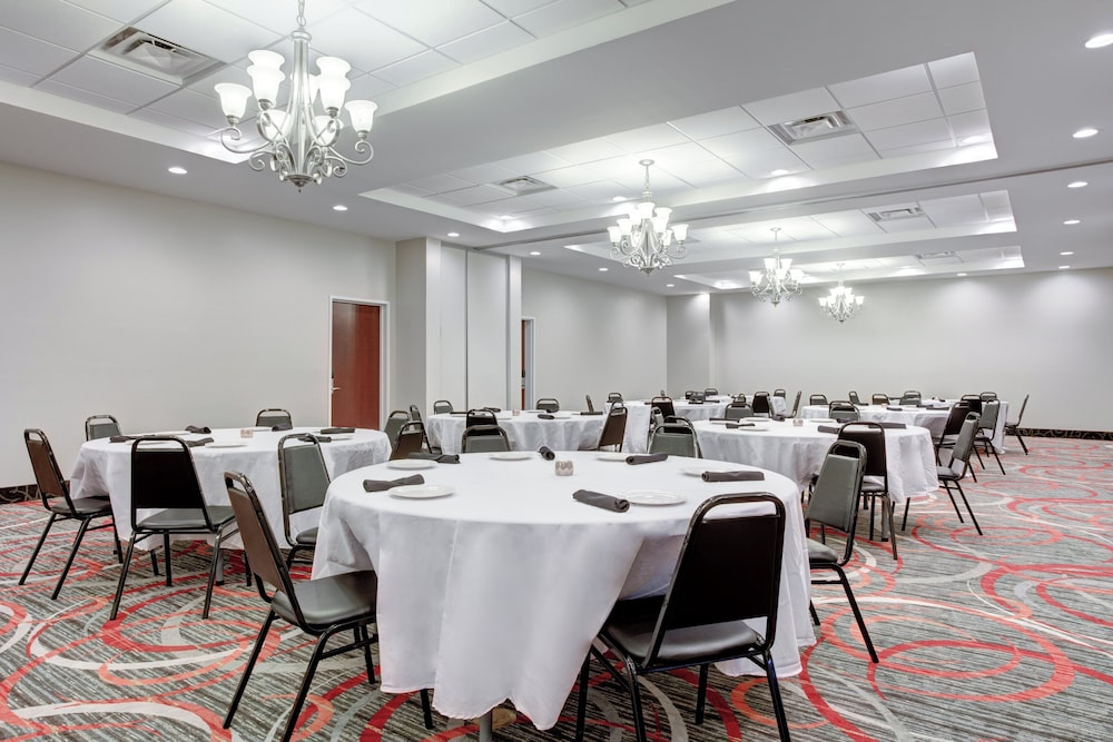 Holiday Inn Hotels And Suites Lafayette North 47/55