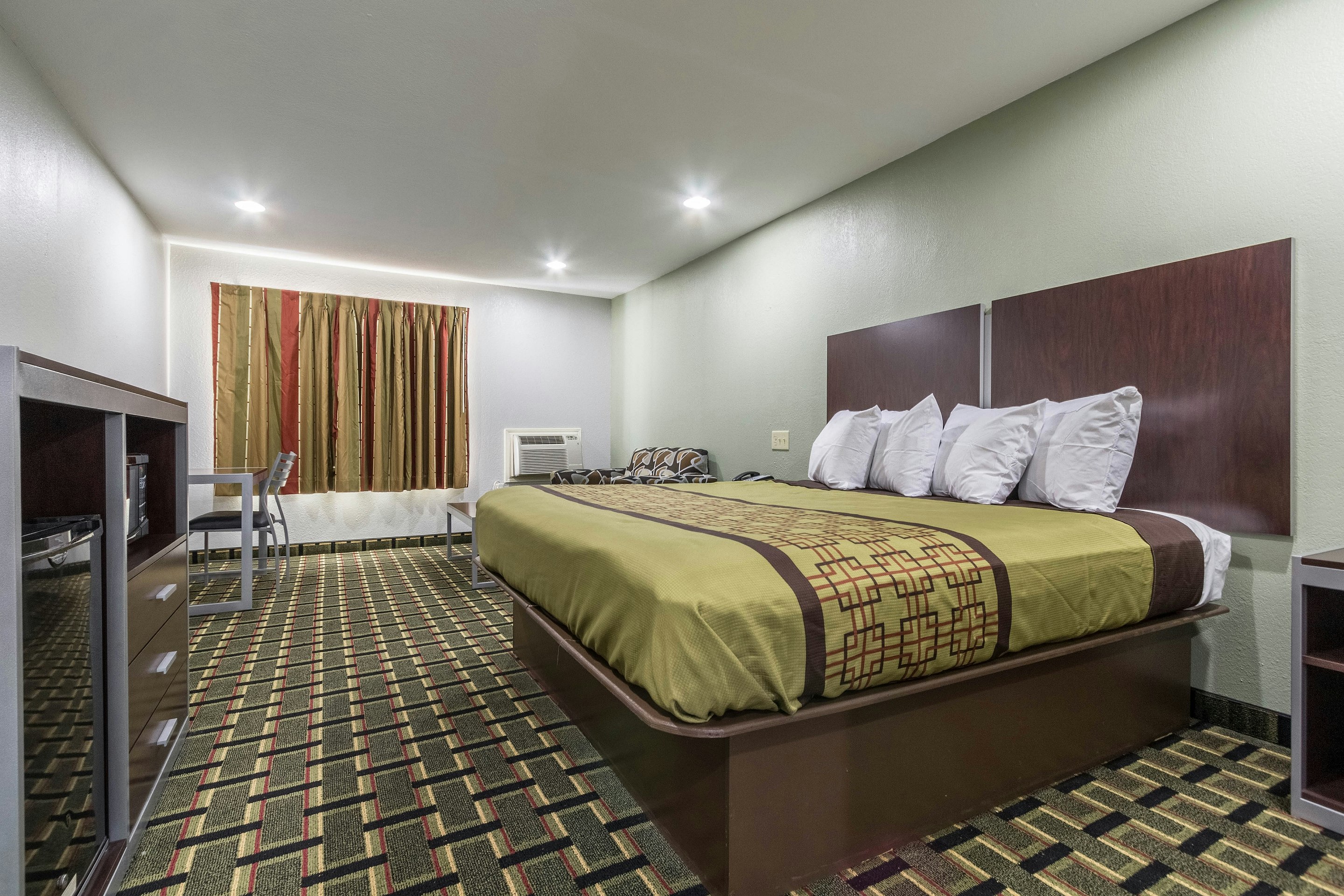 Scottish Inn and Suites Tomball TX 6/24