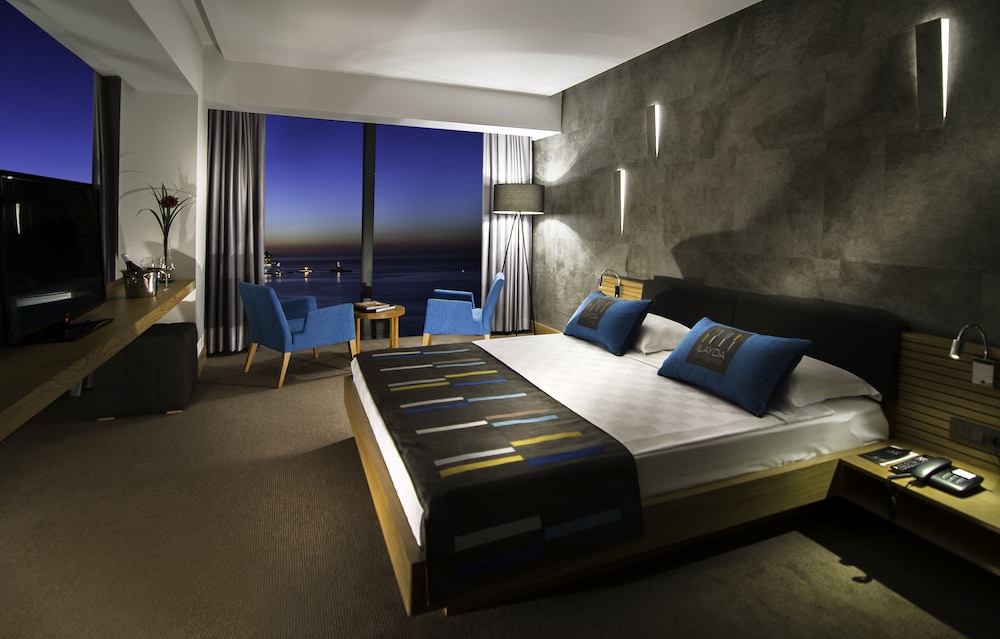 DELUXE, SEA VIEW