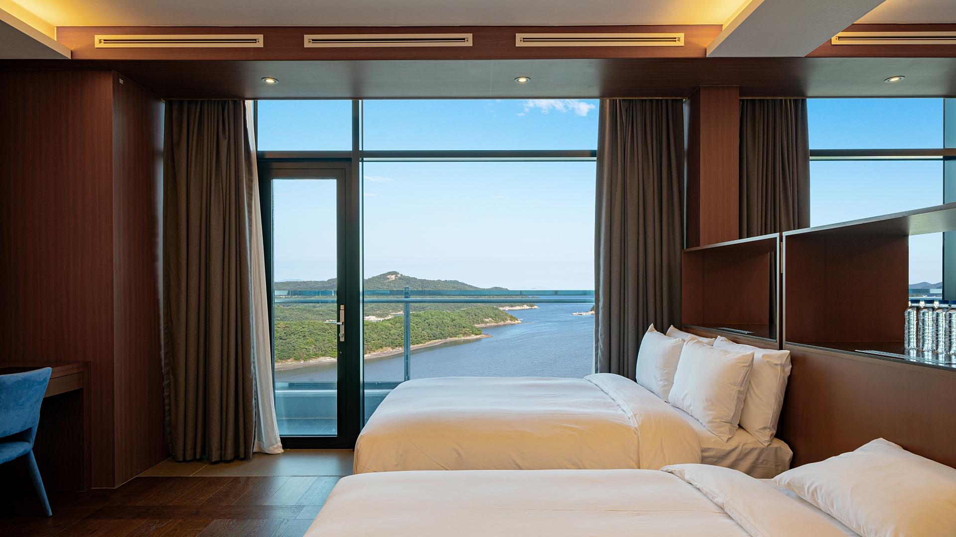 Semi Room, Tower, Suite