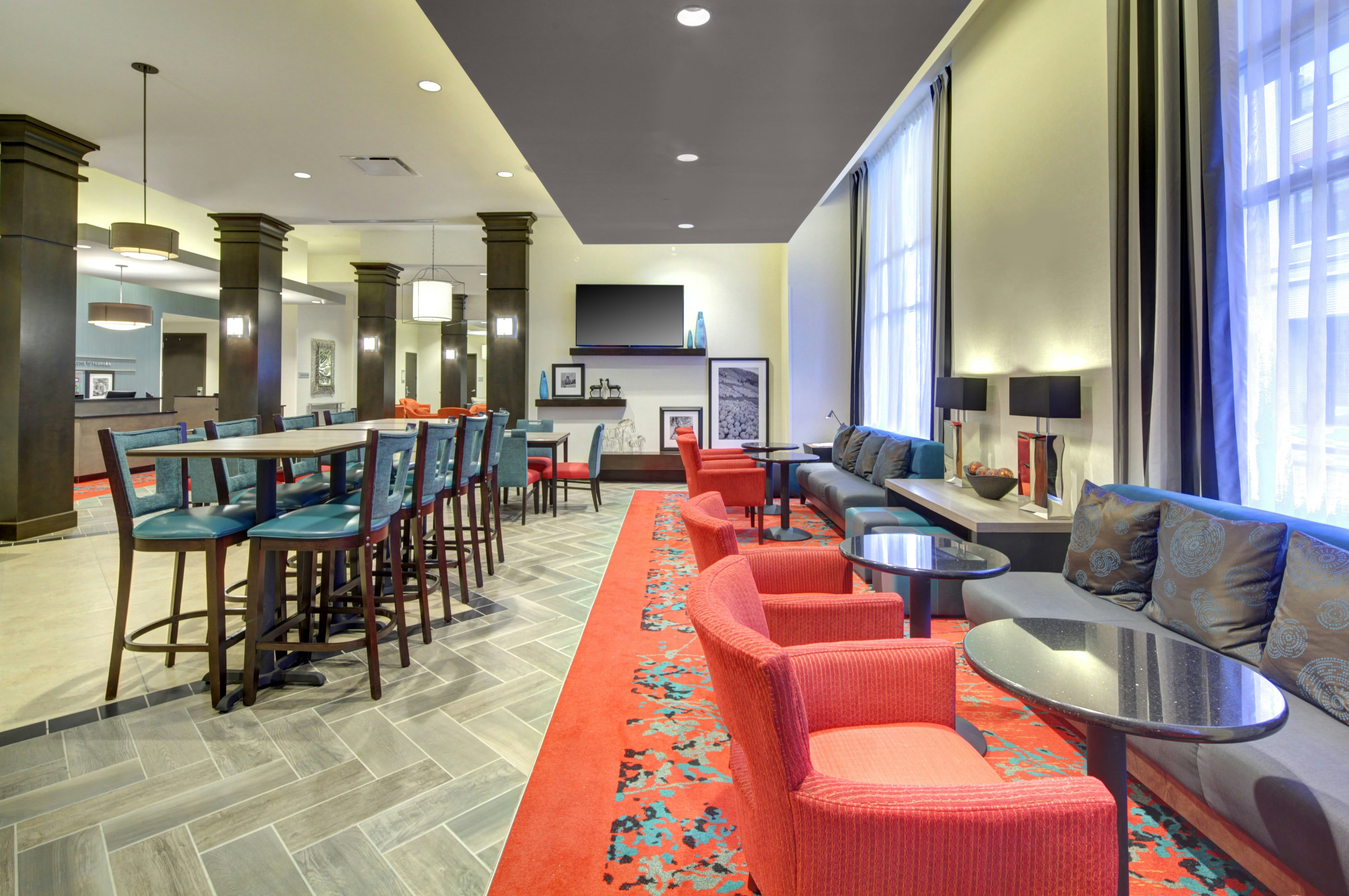 Hampton Inn And Suites Roanoke-Downtown 51/75