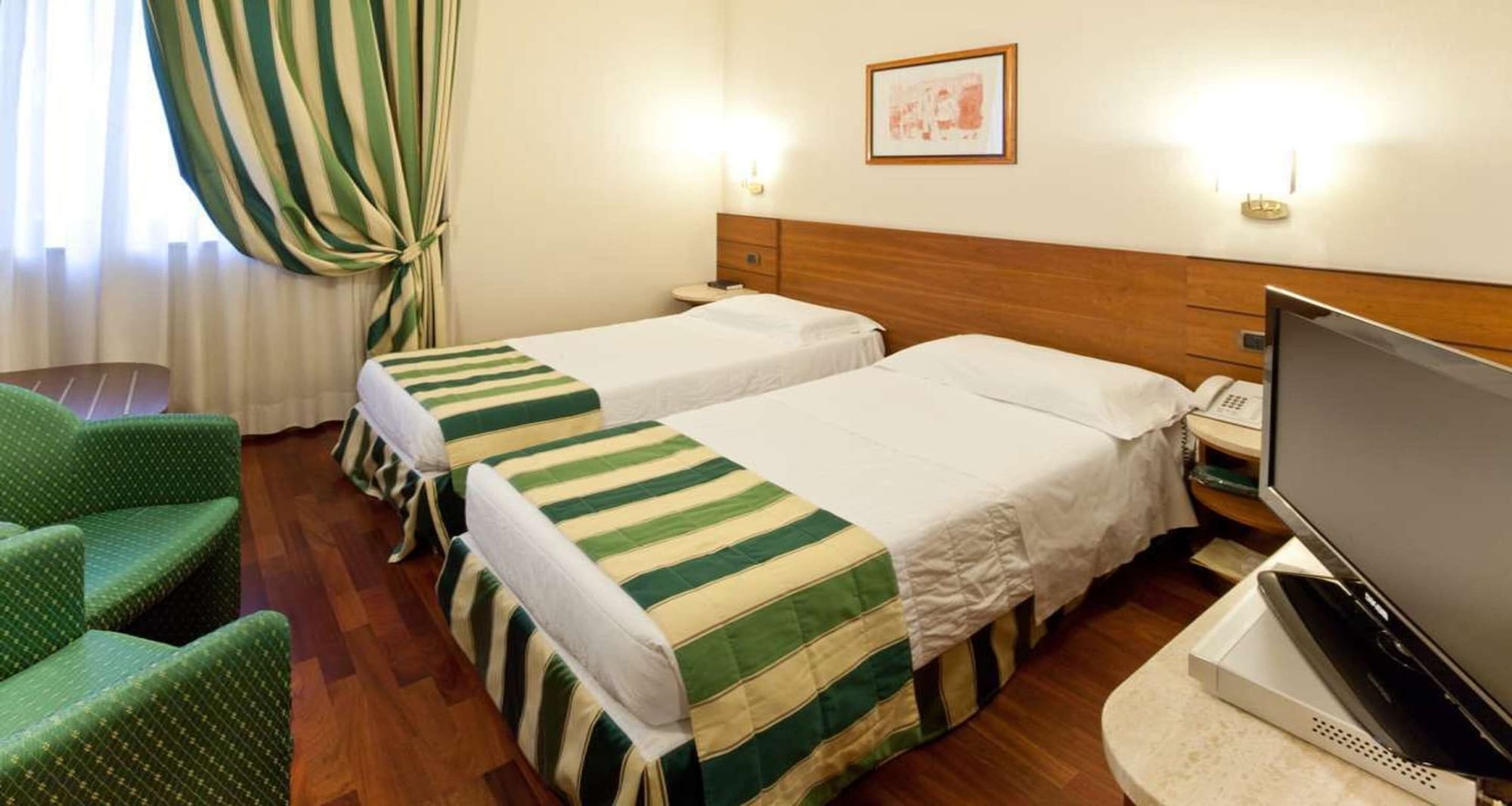 غرفة متصلة عائلية بسرير كينج وسريرين منفصلين، Hotel Mirage Sure Hotel Collection By Best Western 10/10