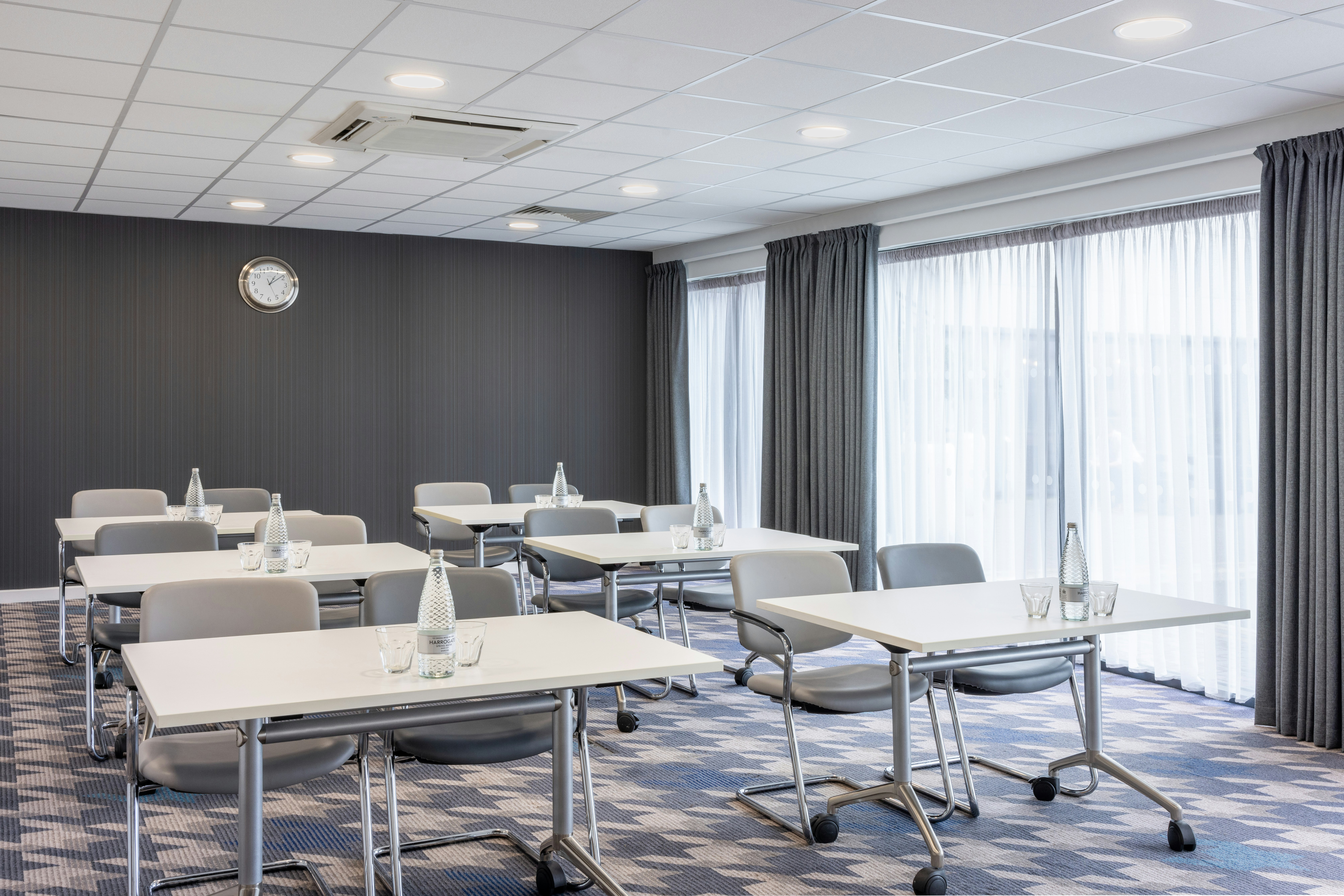 Hampton By Hilton Humberside Airport 33/38