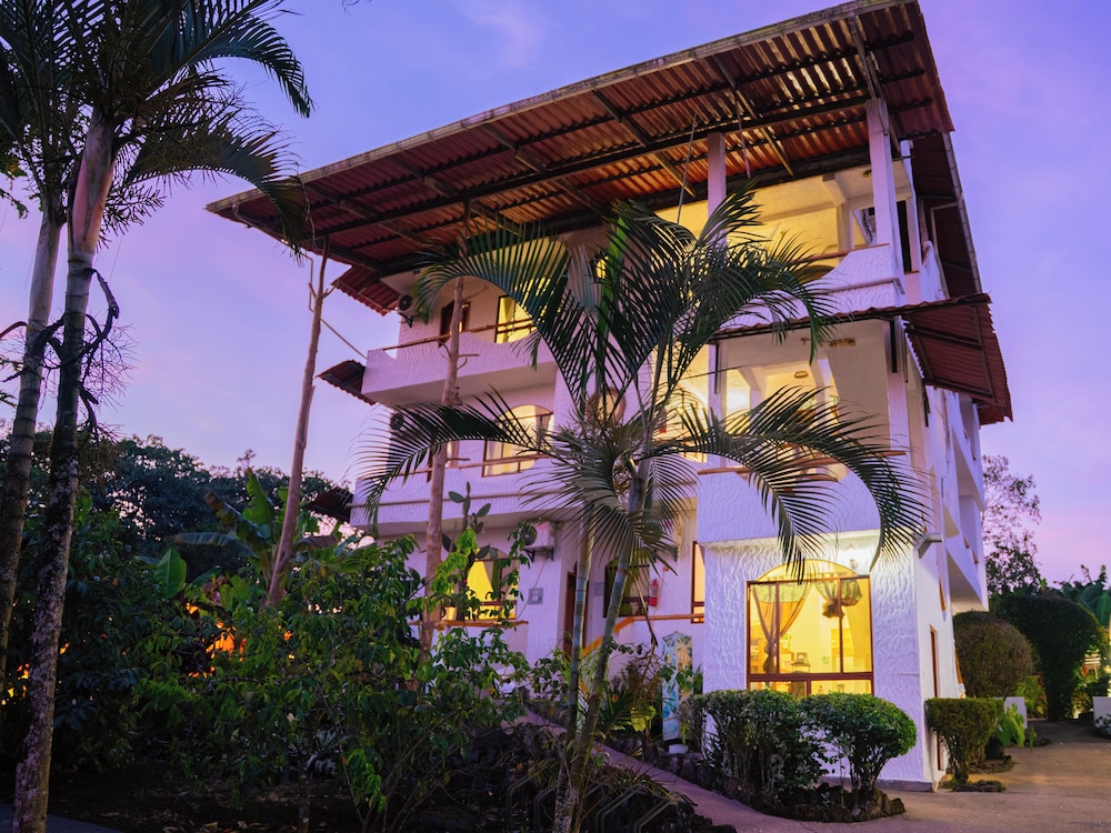 Twin Lodge Galapagos Hotel 4/68