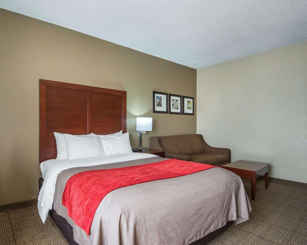 Spark by Hilton Grain Valley Kansas City 16/26