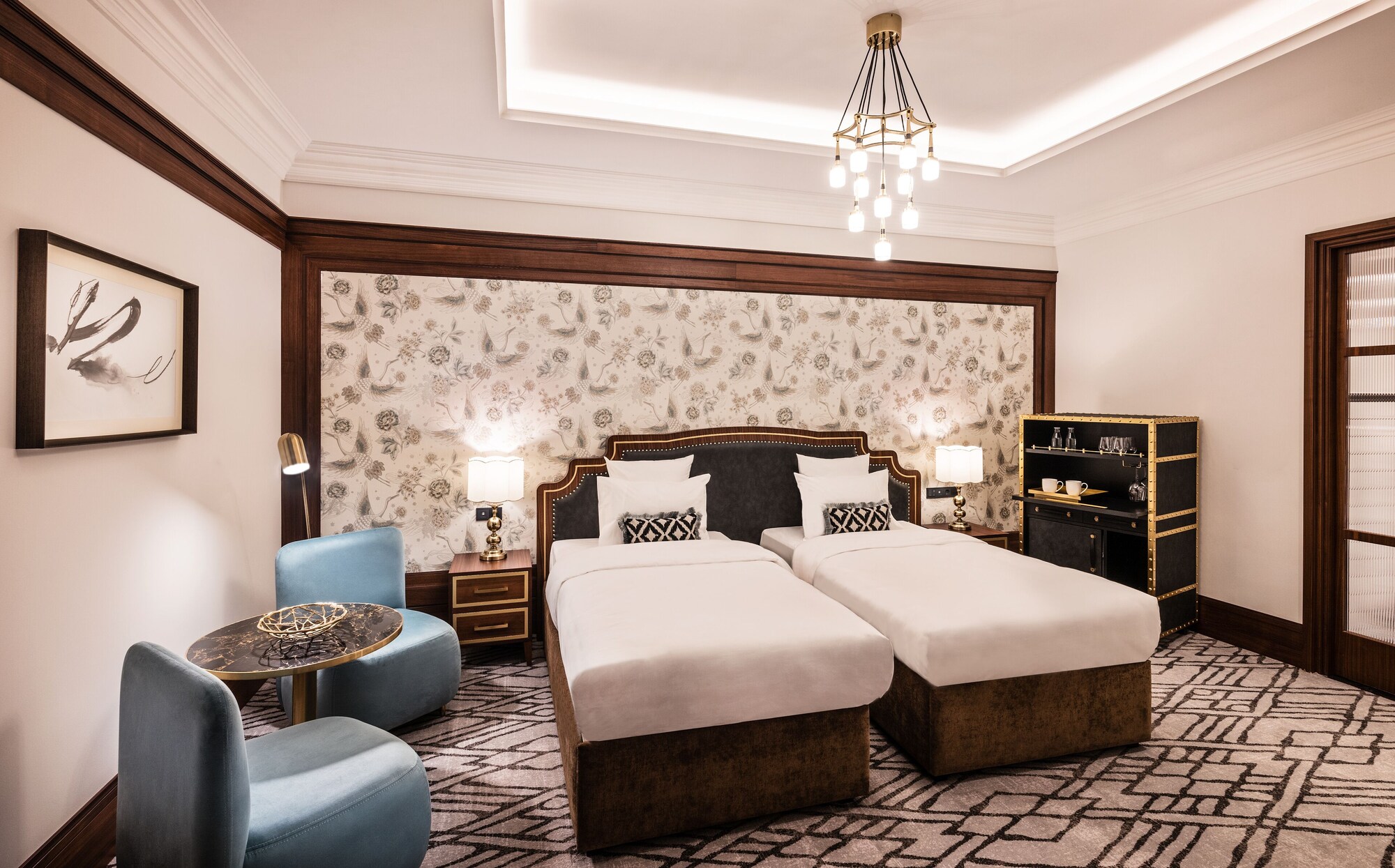 DELUXE, TWIN BEDS
