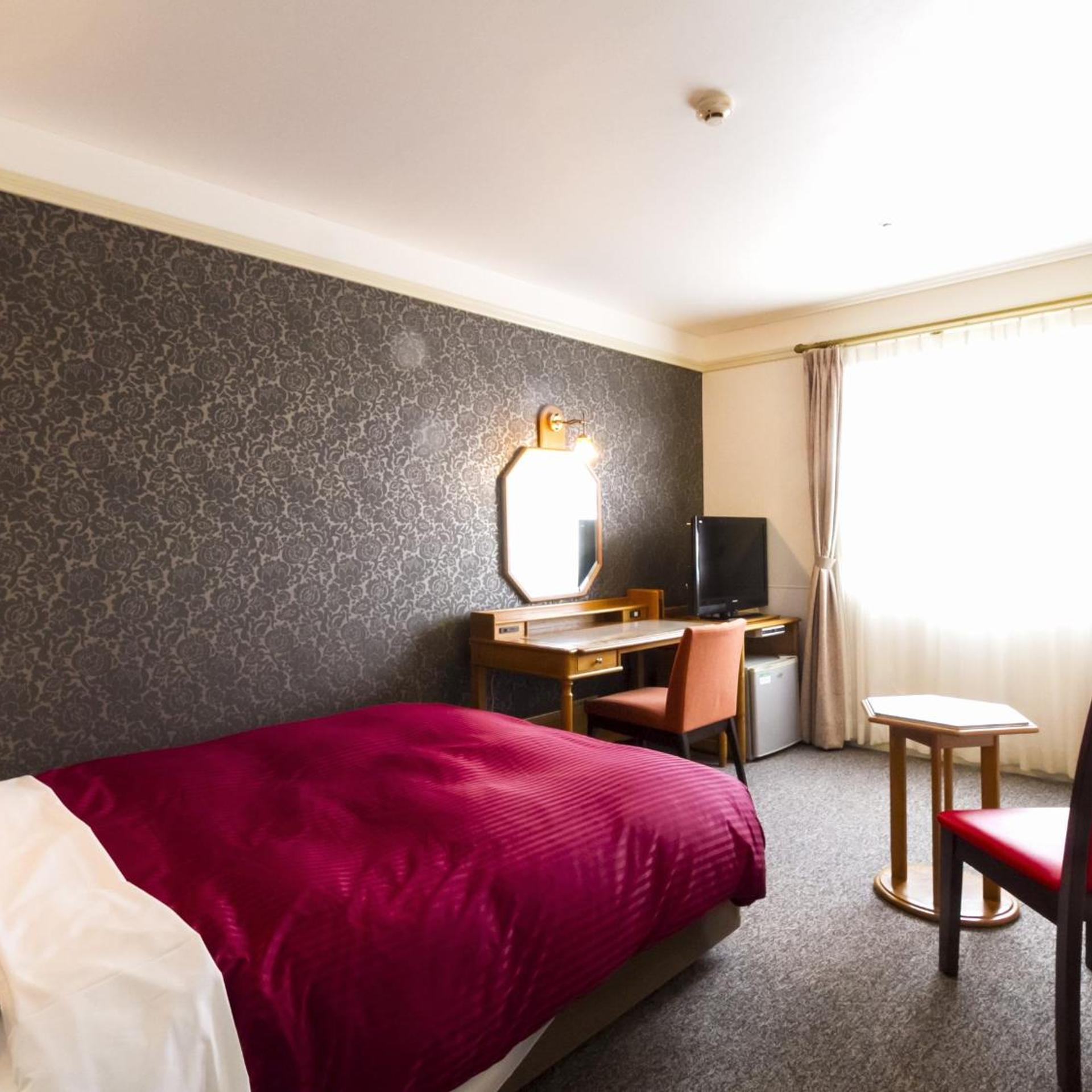 HOTEL MERIEGES 9/17