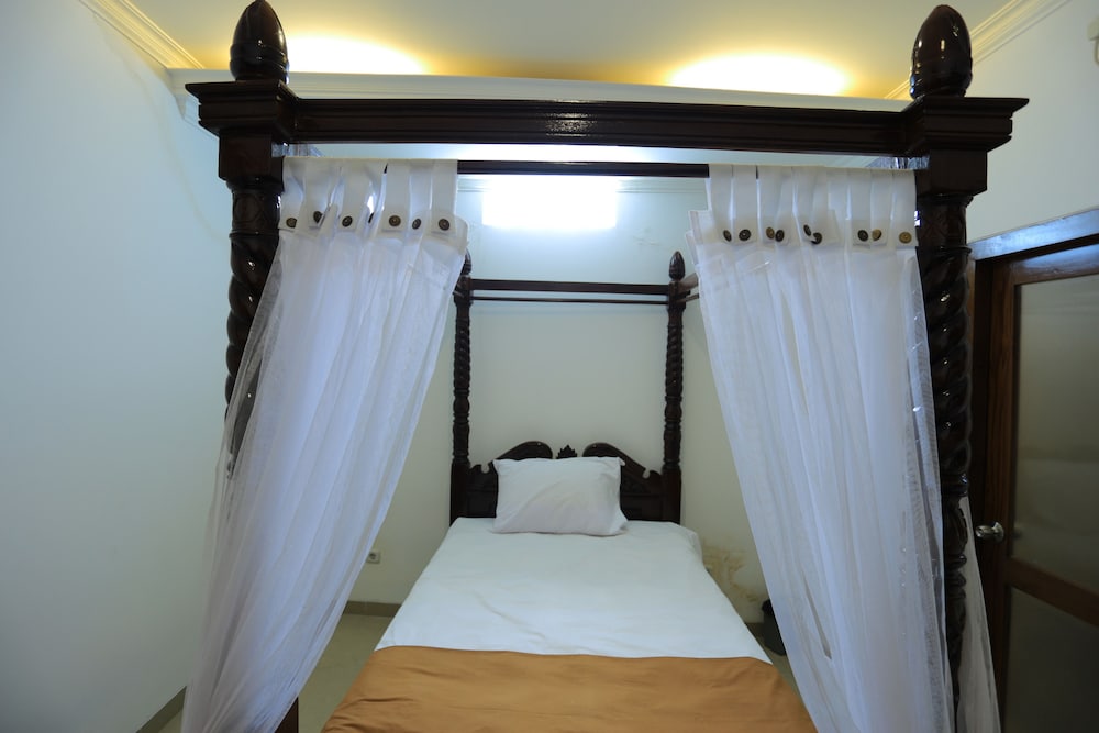 RedDoorz Plus near Lempuyangan Station 4 19/42
