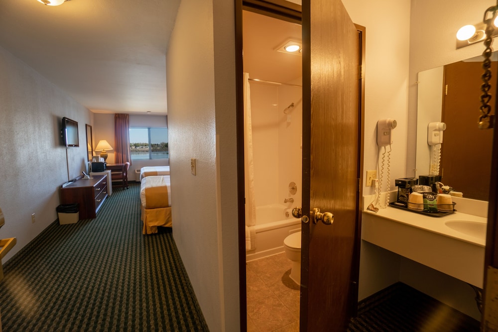 Clover Island Inn 54/54
