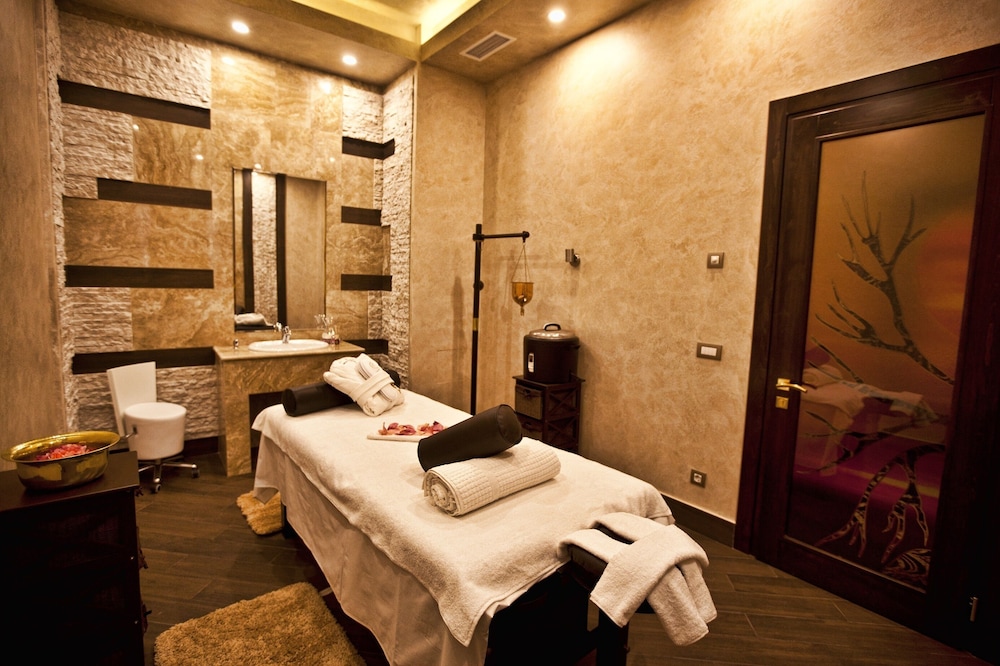 Multi Grand Hotel 29/68