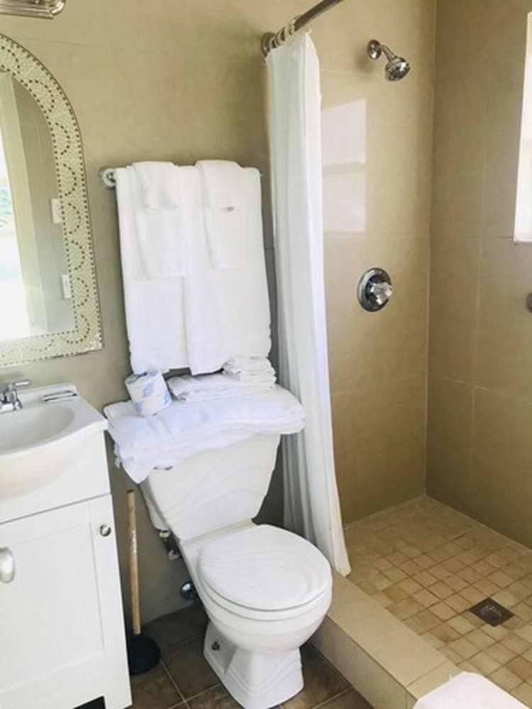 Ebb Tide Resort Oceanfront 16/69