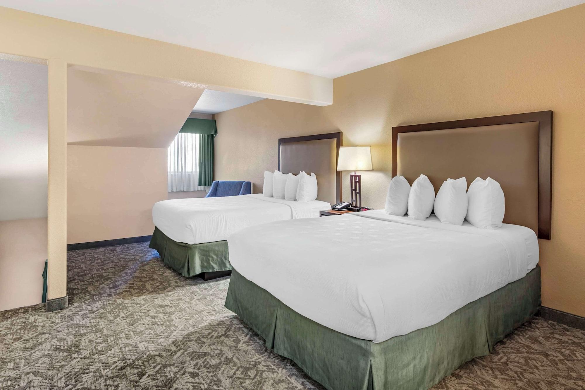 Suite, Multiple Beds, Sofa