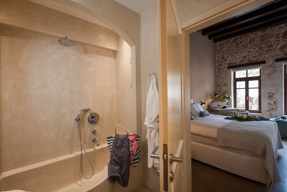 Serenissima Boutique Hotel 46/71
