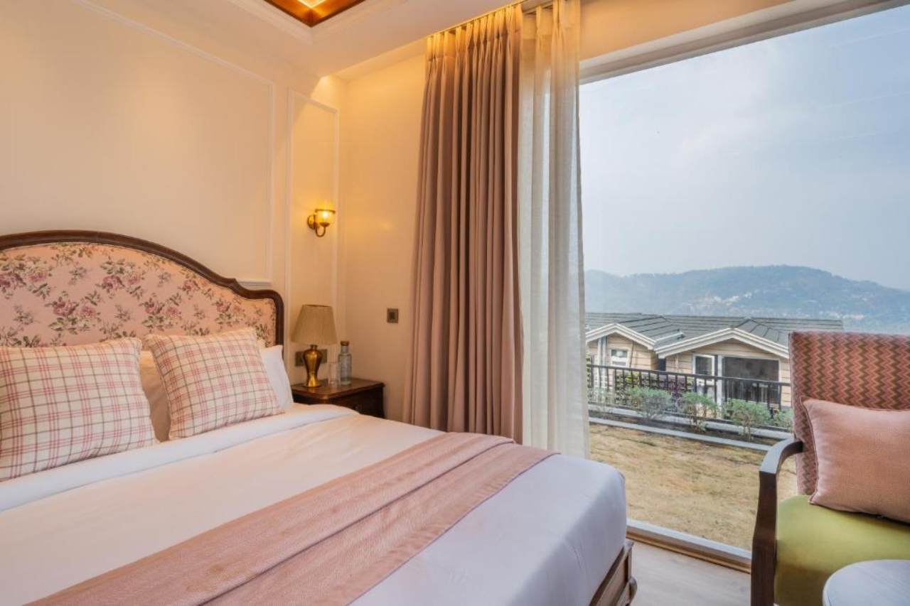 ELIVAAS Prive The Royce Lilly Luxe 4 BHK Hilltop Villa with Jacuzzi 9/23