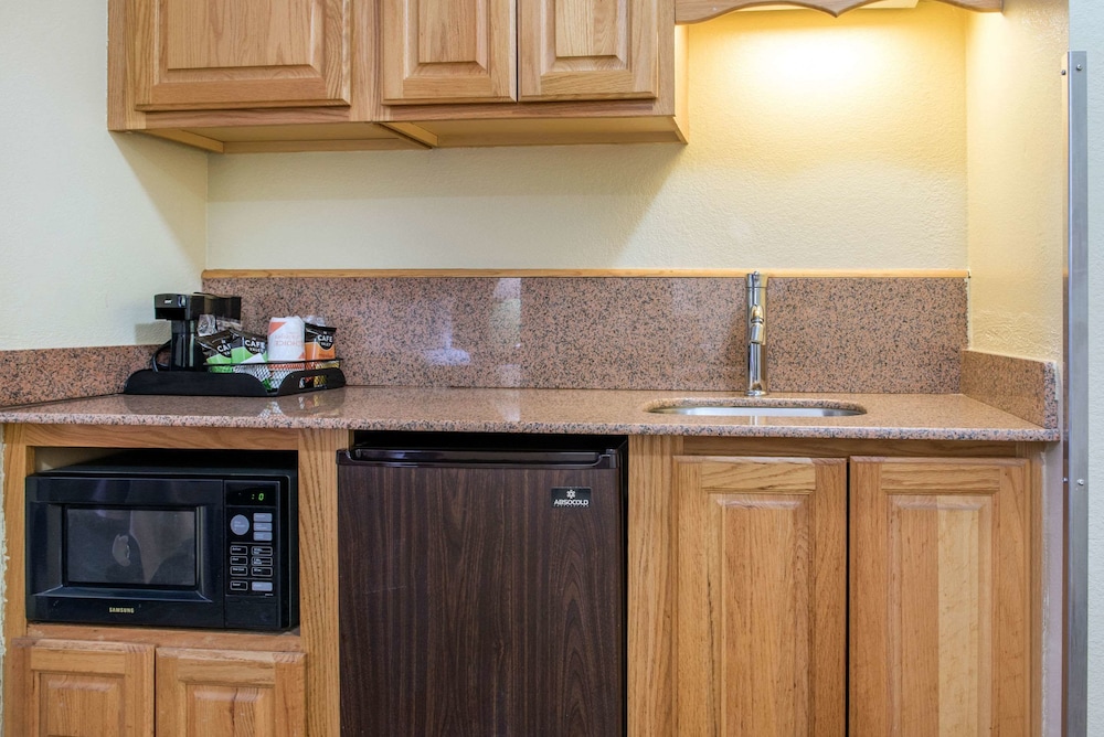 Quality Inn Jacksonville Near I-72 17/37