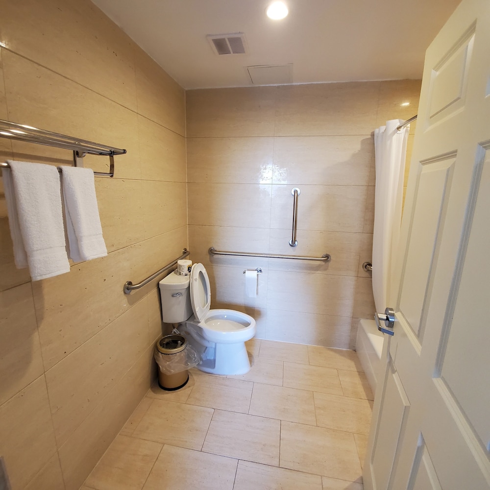 Mayflower Boutique Hotel 32/33
