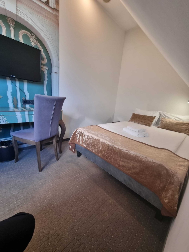 COMFORT, SINGLE, DOUBLE BED