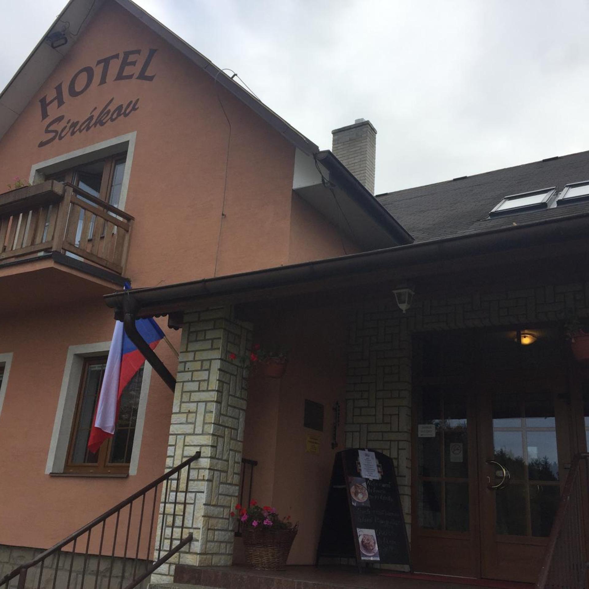 Sirakov Hotel 3/58